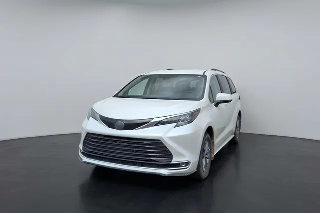 Toyota · Sienna