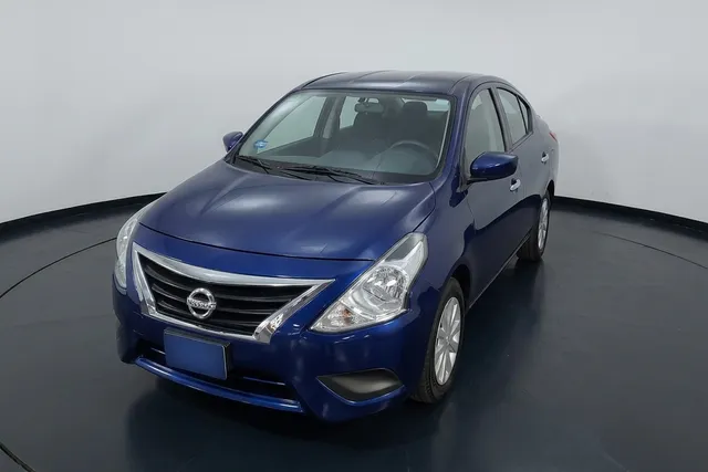 Nissan · Versa
