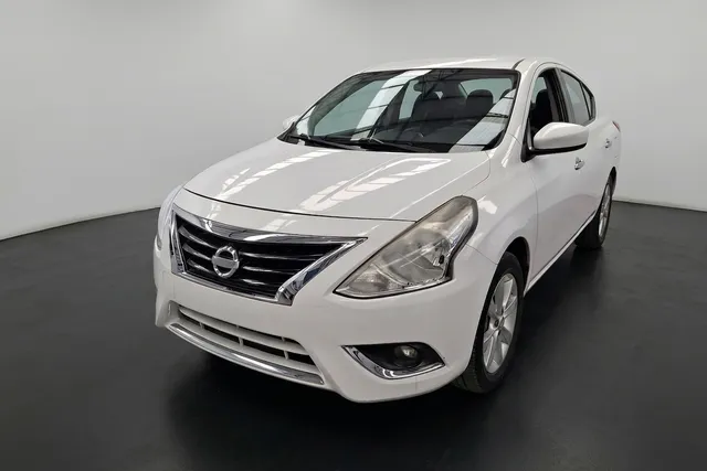 Nissan · Versa