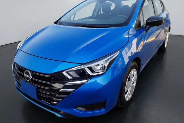 Nissan · Versa