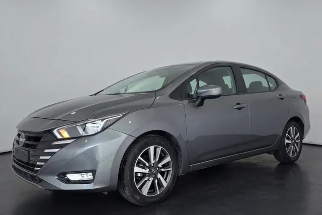 Nissan · Versa