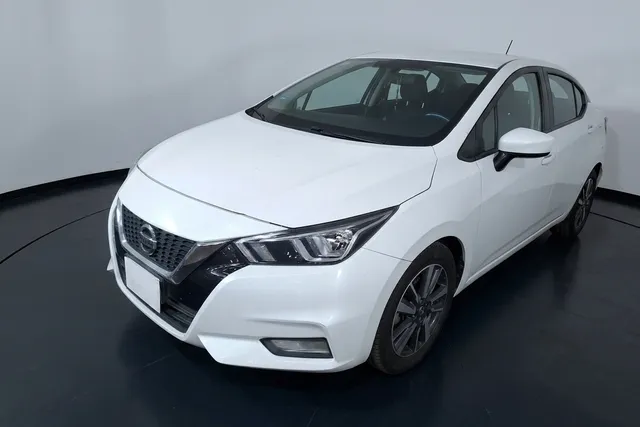 Nissan · Versa