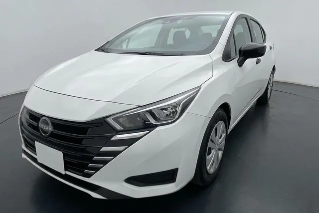 Nissan · Versa