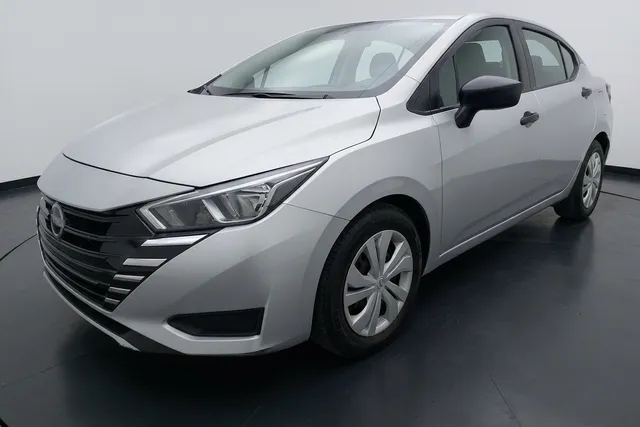 Nissan · Versa