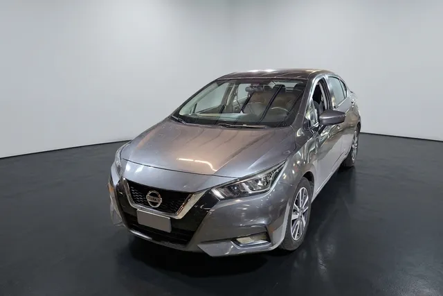 Nissan · Versa