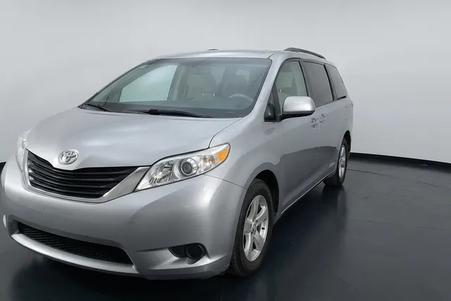 Toyota · Sienna