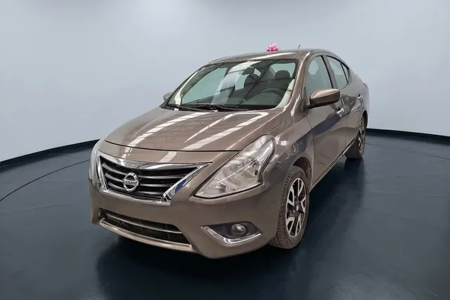 Nissan · Versa