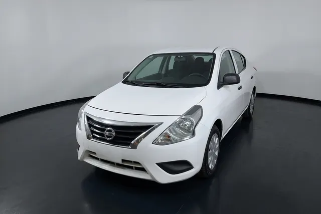 Nissan · Versa