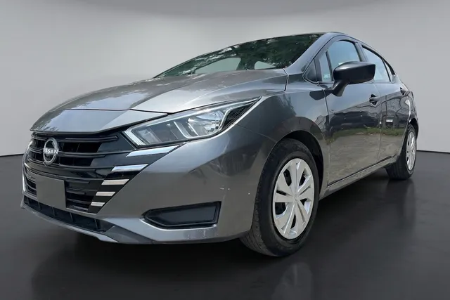 Nissan · Versa