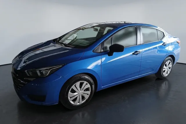 Nissan · Versa