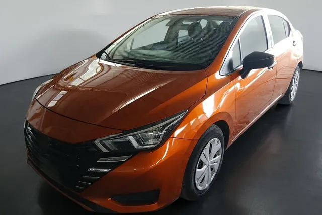 Nissan · Versa