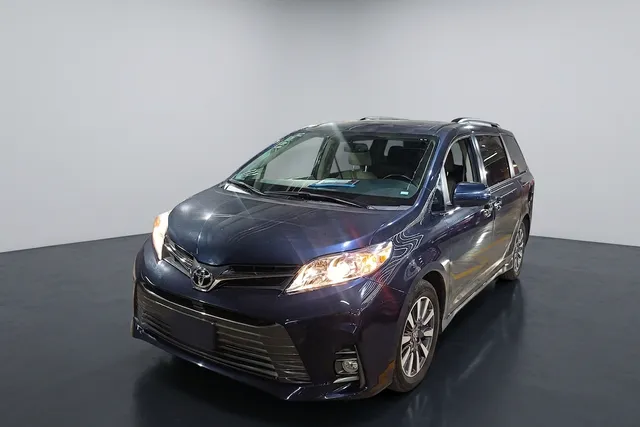 Toyota · Sienna