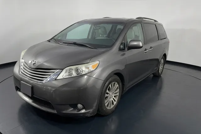Toyota · Sienna