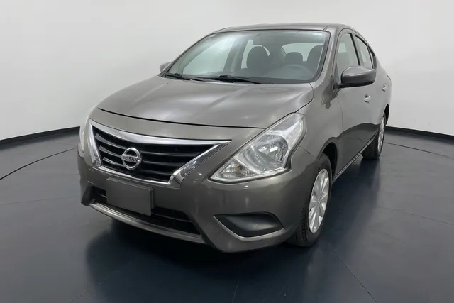 Nissan · Versa