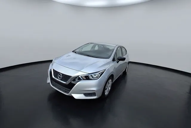 Nissan · Versa
