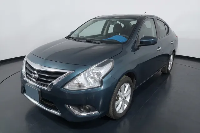 Nissan · Versa