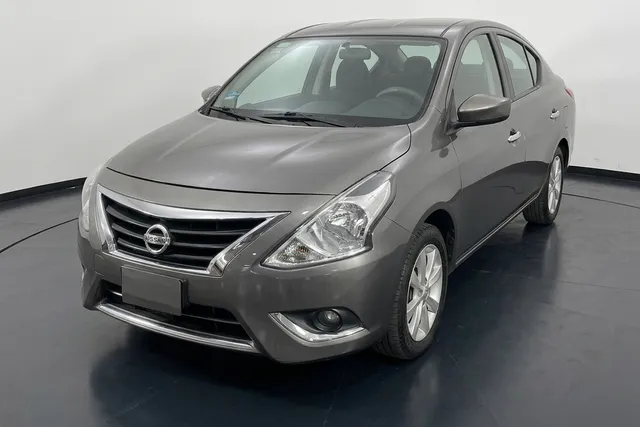 Nissan · Versa