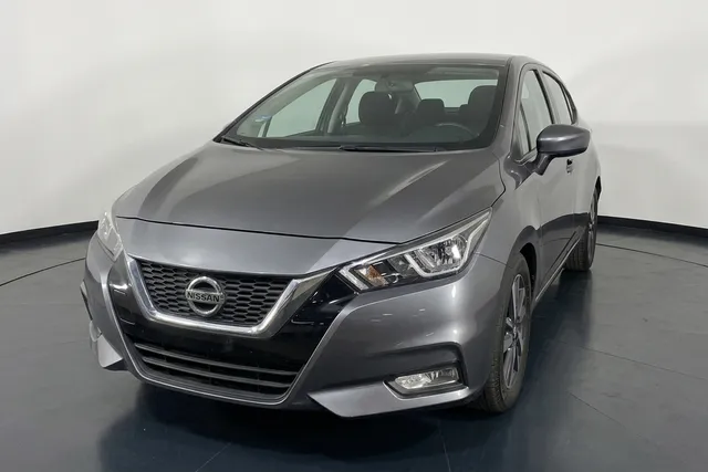 Nissan · Versa