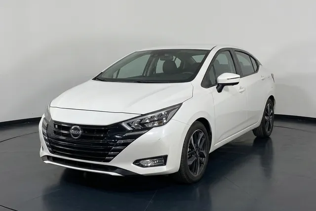 Nissan · Versa
