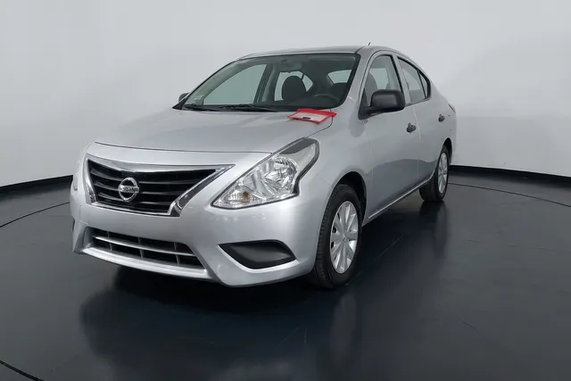 Nissan · Versa
