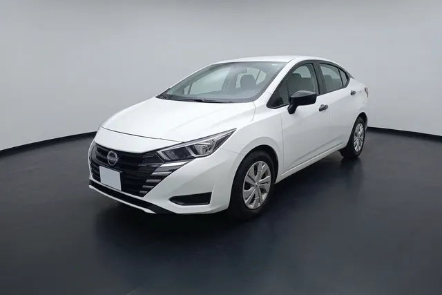 Nissan · Versa