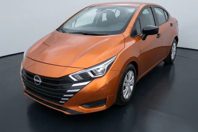 Nissan · Versa