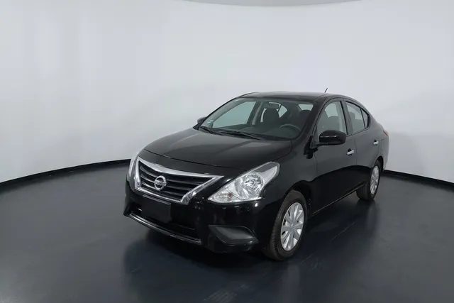 Nissan · Versa