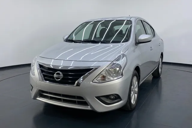 Nissan · Versa