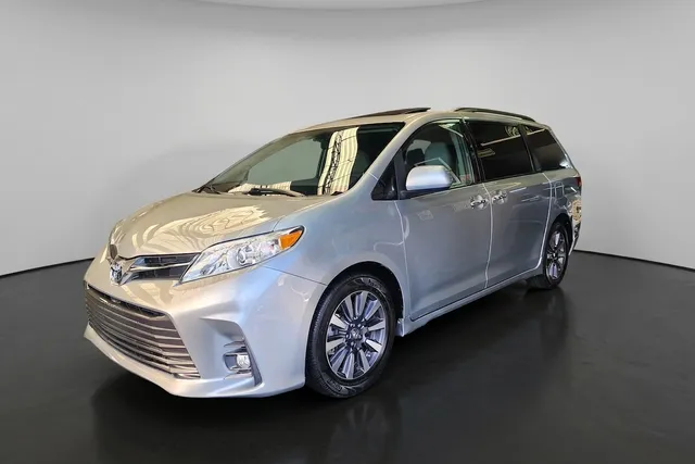 Toyota · Sienna