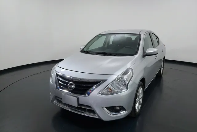 Nissan · Versa