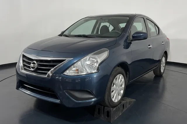 Nissan · Versa
