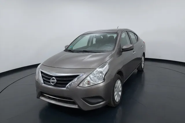 Nissan · Versa