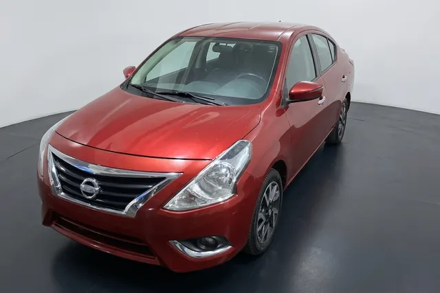 Nissan · Versa