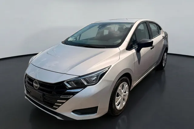 Nissan · Versa