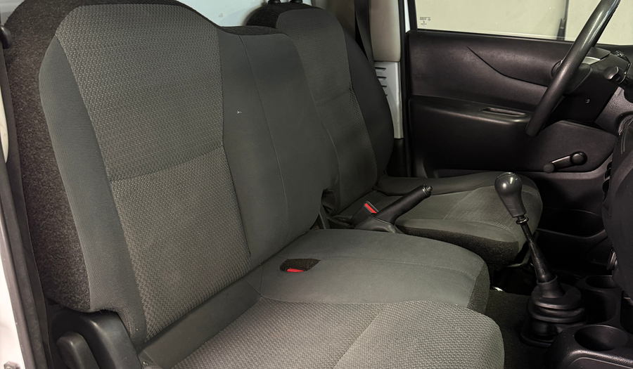 Nissan Np300 2.5 ESTACAS DH AC PAQ. SEG. Pickup 2020