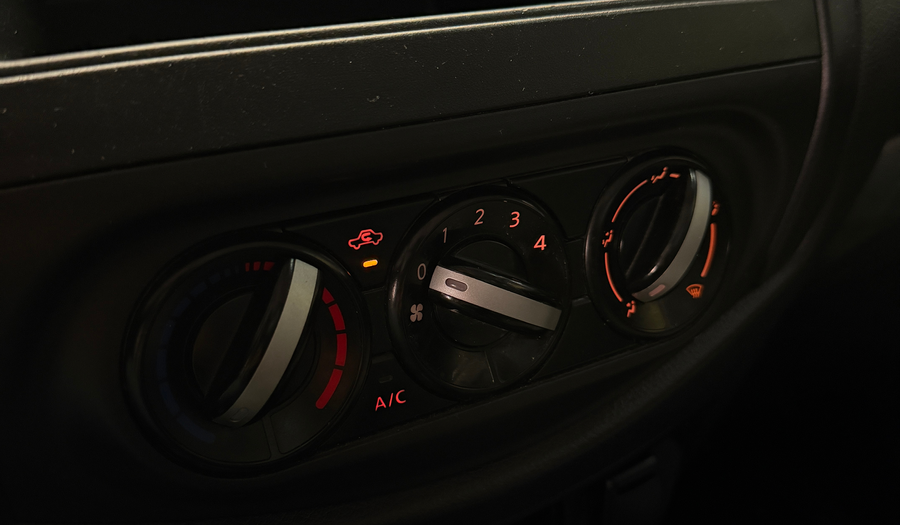 Nissan Np300 2.5 ESTACAS DH AC PAQ. SEG. Pickup 2020