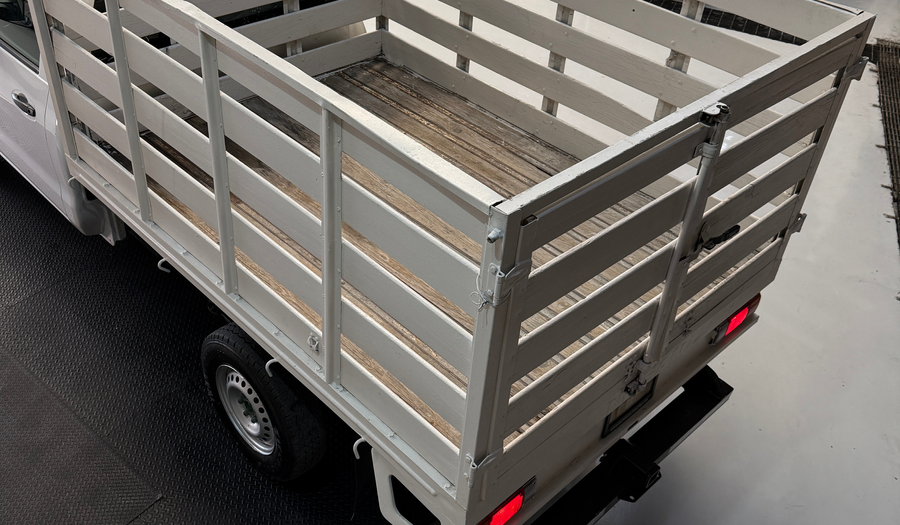 Nissan Np300 2.5 ESTACAS DH AC PAQ. SEG. Pickup 2020