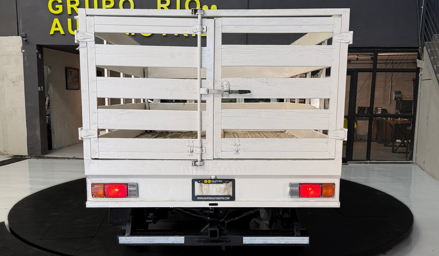 Nissan Np300 2.5 ESTACAS DH AC PAQ. SEG. Pickup 2020