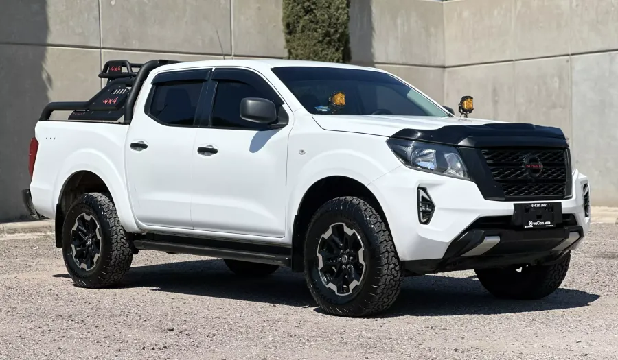 Nissan Frontier 2.5 DOBLE CABINA DIESEL 4WD Pickup 2023