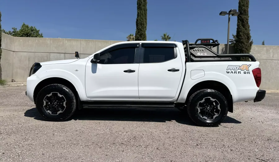 Nissan Frontier 2.5 DOBLE CABINA DIESEL 4WD Pickup 2023