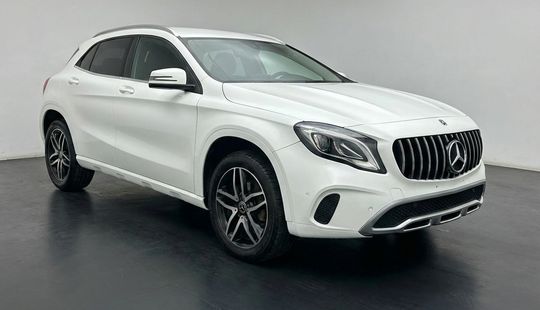 Mercedes Benz • Clase GLA