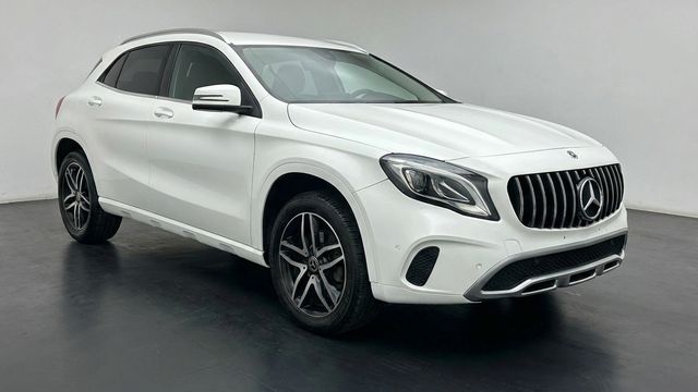 Mercedes Benz • Clase GLA