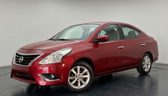 Nissan • Versa