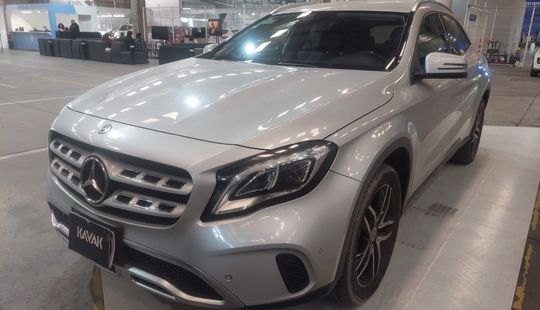 Mercedes Benz • Clase GLA