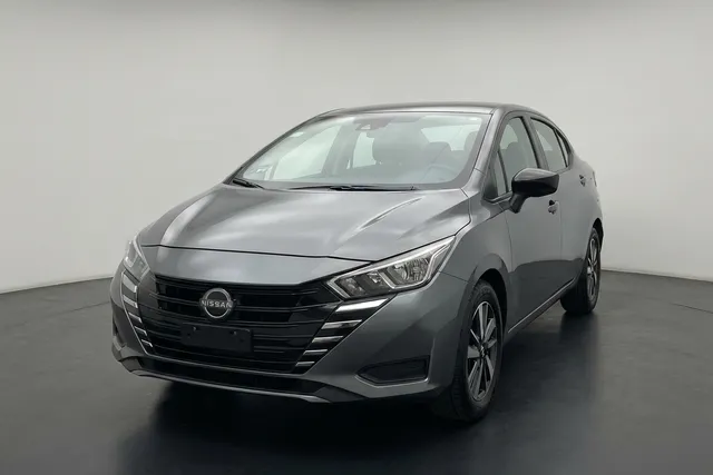 Nissan · Versa