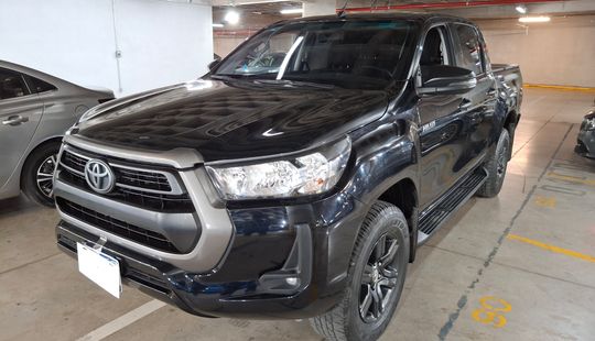 Toyota • Hilux