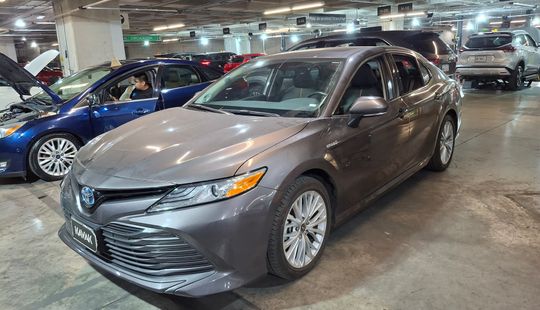 Toyota • Camry