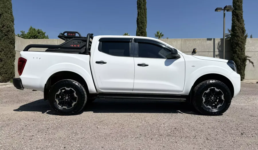 Nissan Frontier 2.5 DOBLE CABINA DIESEL 4WD Pickup 2023