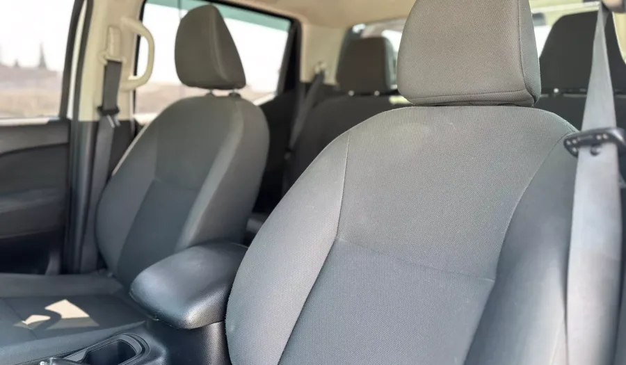 Nissan Frontier 2.5 DOBLE CABINA DIESEL 4WD Pickup 2023