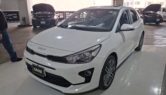 2023 • 5,084 km • Automático